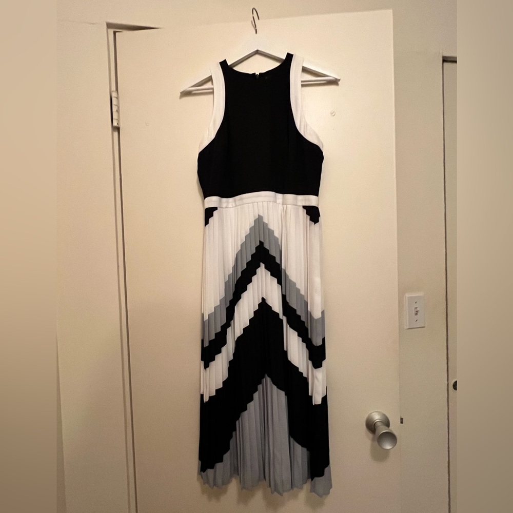 Banana Republic Chevron Pleated Midi Dress size 0